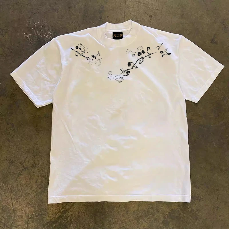 重厚感のあるカップル用ゆったり半袖Tシャツ：顔合わせに最適なカジュアルファッション