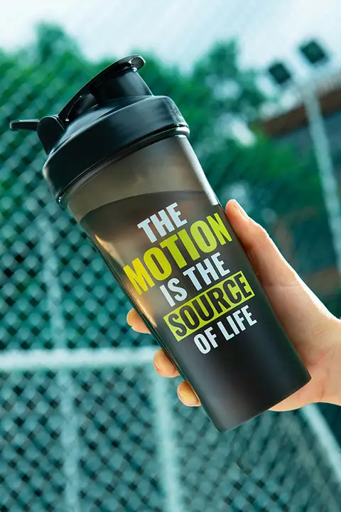 大容量 携帯可能な スポーツシェイカー【目盛り付き・プロテイン対応・男性用】