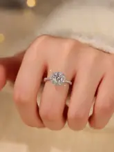 モスァナイトを使用した純銀製リング【エレガントデザイン・求婚用】
