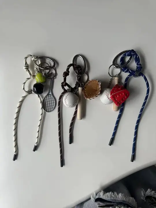 ファッション性の高い登山ロープ風のキーホルダー【個性的でスタイリッシュ】