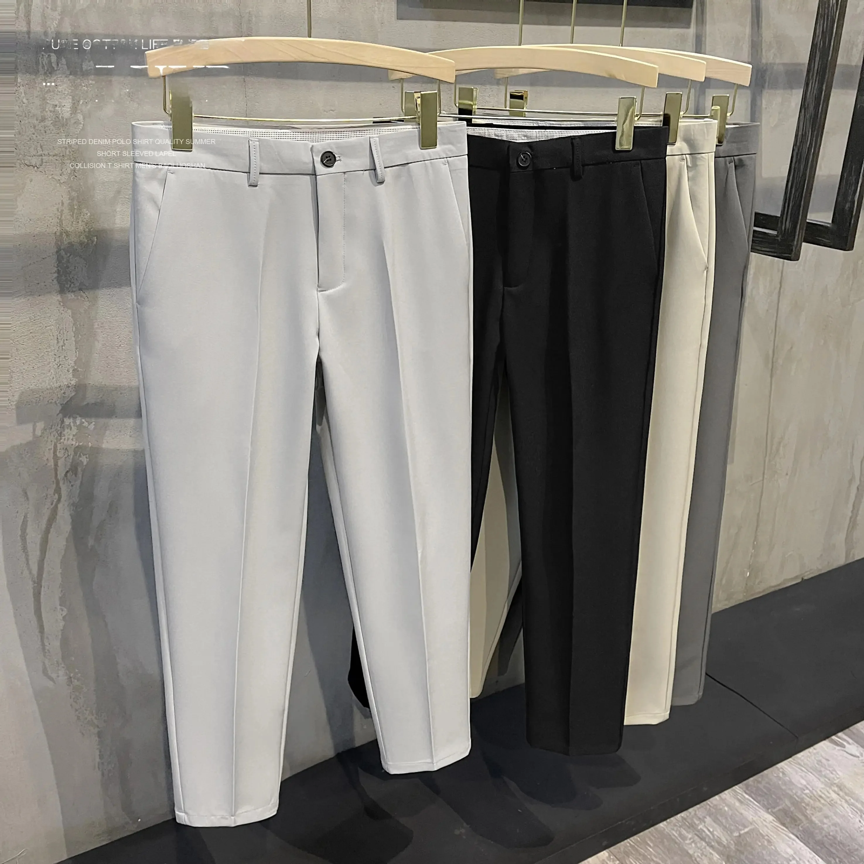 ブラックカジュアル九分パンツ：スリムフィットで皺になりにくい日常使いの実用性