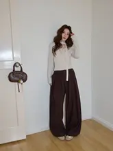 Vネックドット柄長袖Tシャツ【オートミールカラー・スタイリッシュ・ニット素材】