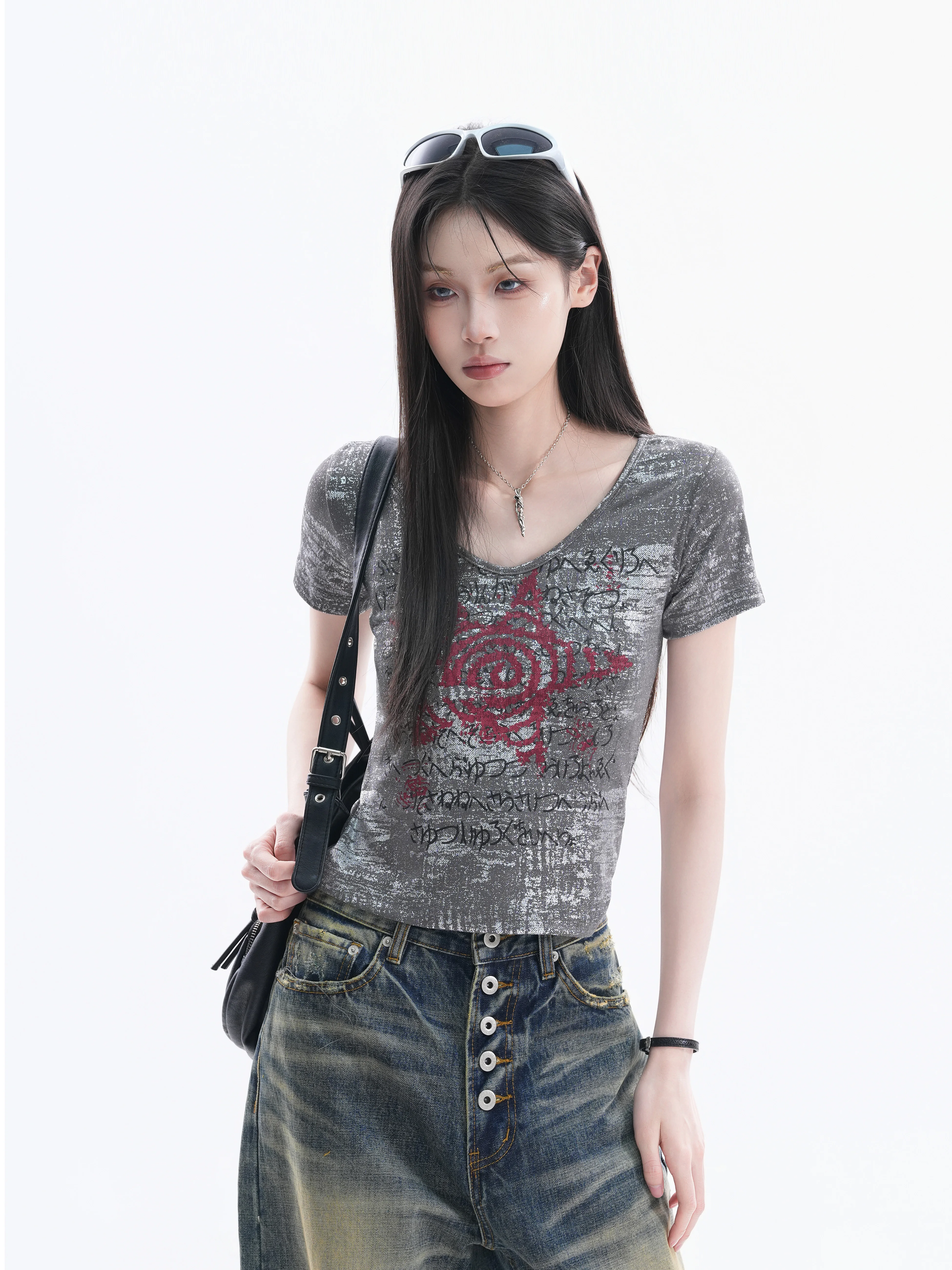 Y2Kコーデに必要な1本はこれ？ヴィンテージプリントTシャツの選び方と活用法