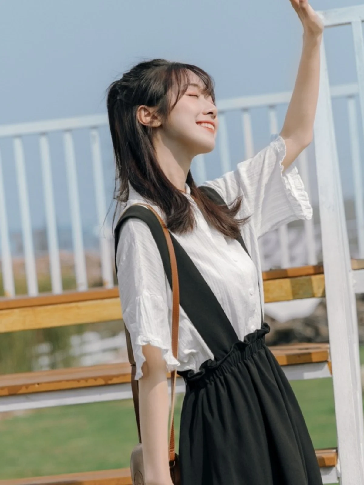 明るい服を選ぶときに迷うなら、この1着で解決できる？