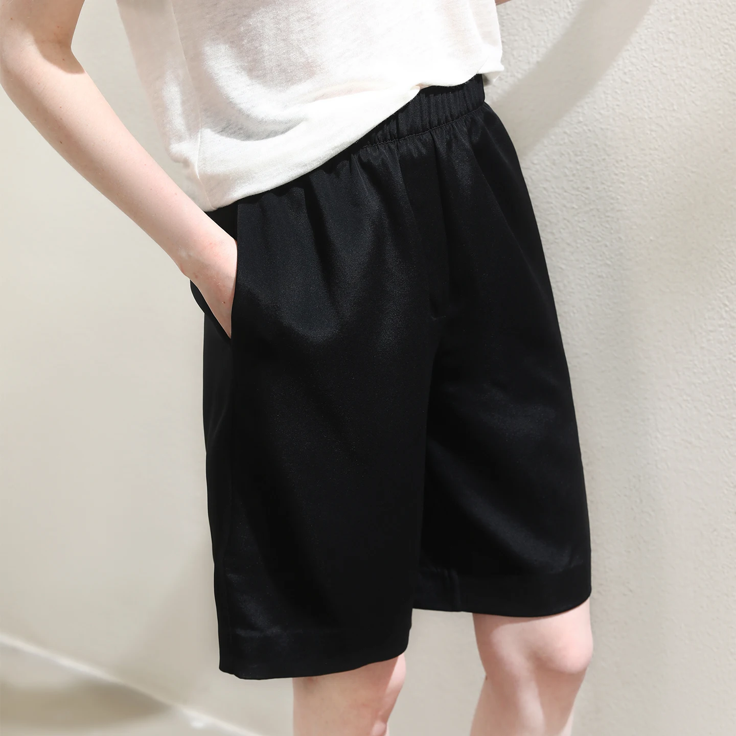 オフィスカジュアル50代女性にぴったりな通勤パンツは、本当に「かっこいい」選び方を教えてくれる？