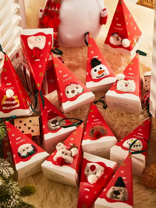 可愛いデザインの珊瑚绒クリスマスソックス【中筒・暖かい・ギフトボックス付き】