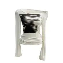 斜め肩デザインの長袖Tシャツ【秋用・プリント・スリムフィット・薄手】
