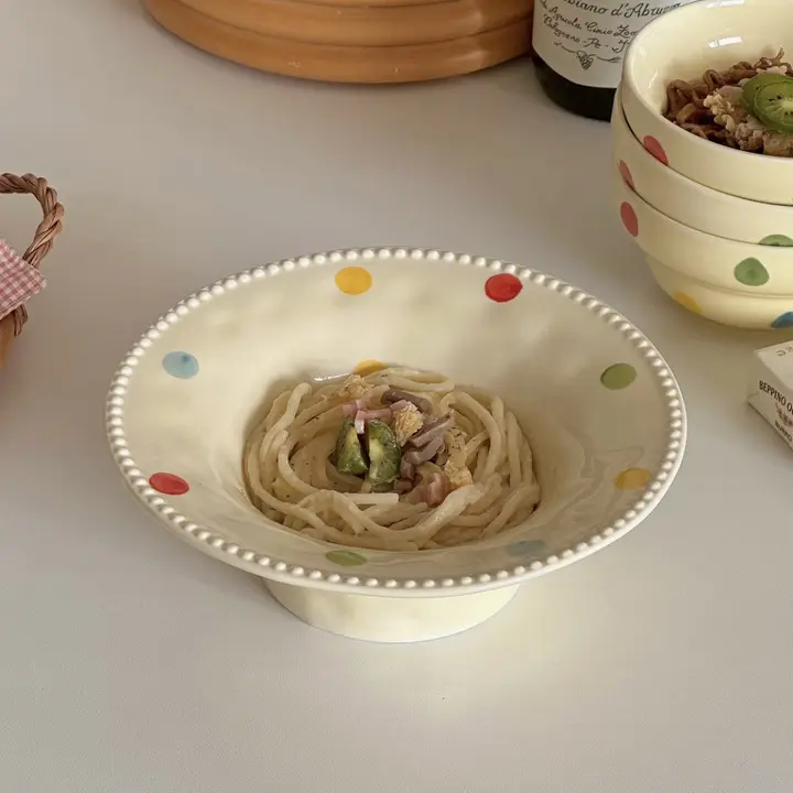 カラフルなドットデザインの深皿【陶器製・フルーツボウル・家庭用】