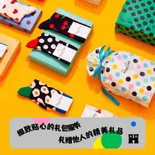 クリスマスギフトボックス 個性的なデザインのカジュアルソックス【プレゼントに最適・カップル用・ミドル丈】