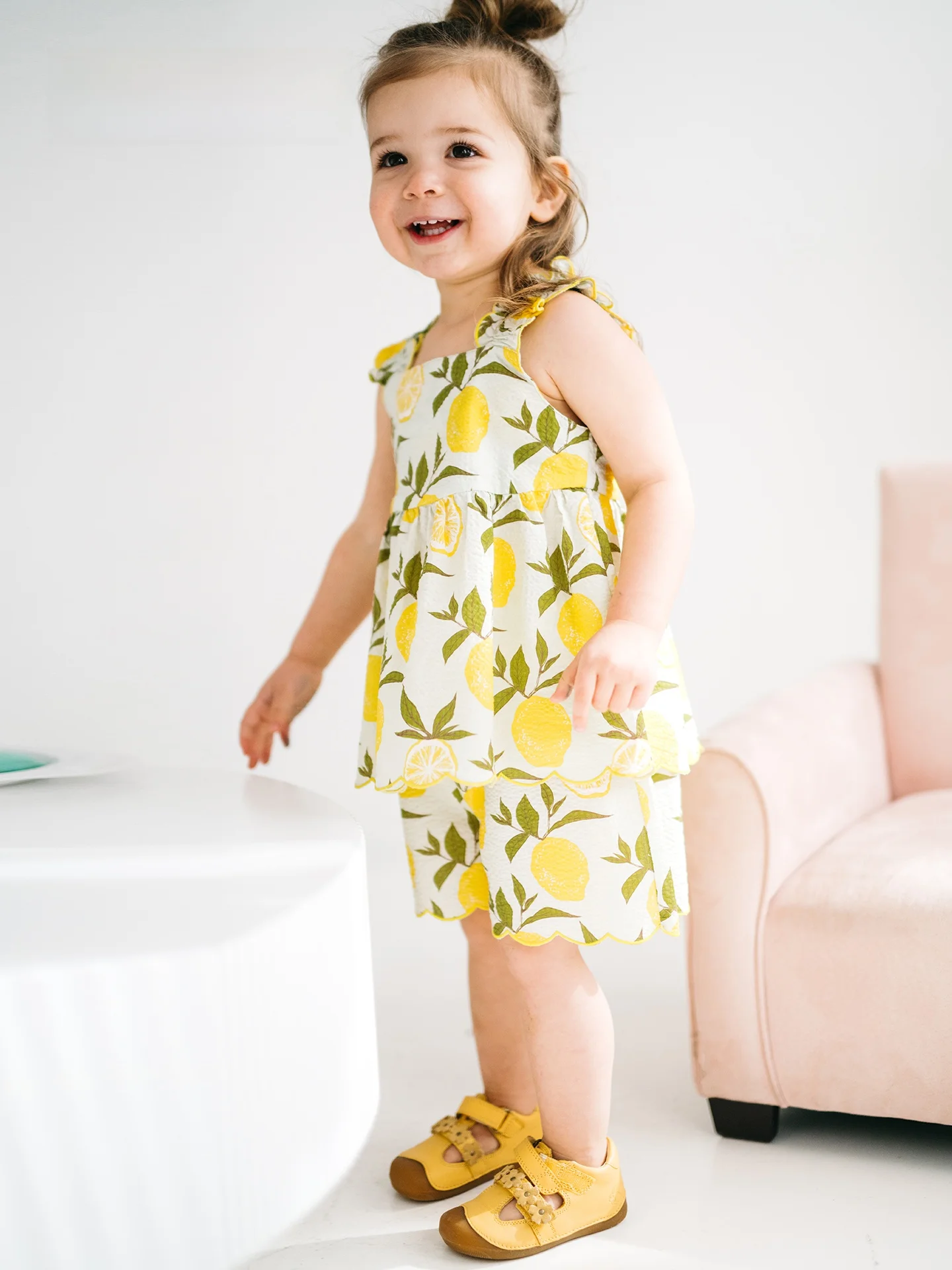 女の子 赤ちゃん 服 どう選ぶ？フリルと植物の夢が詰まった1枚が答えになる