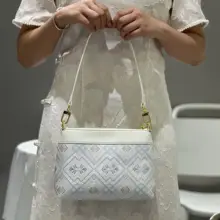 伝統的な壮族の織物を使用したショルダーバッグ【ハンドメイド・コンパクトデザイン】