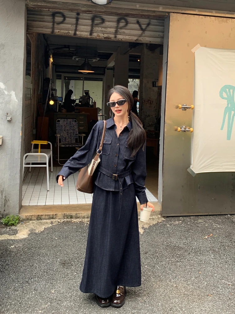 おしゃれな衿付きシャツとフレアスカートの秋用ツーピース：百貨店で手軽に購入可能な女性向けファッションセット