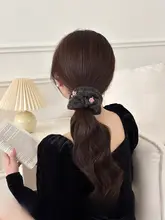 花柄編みの毛糸ヘアゴム【秋冬用・女性用・低いお団子スタイル】