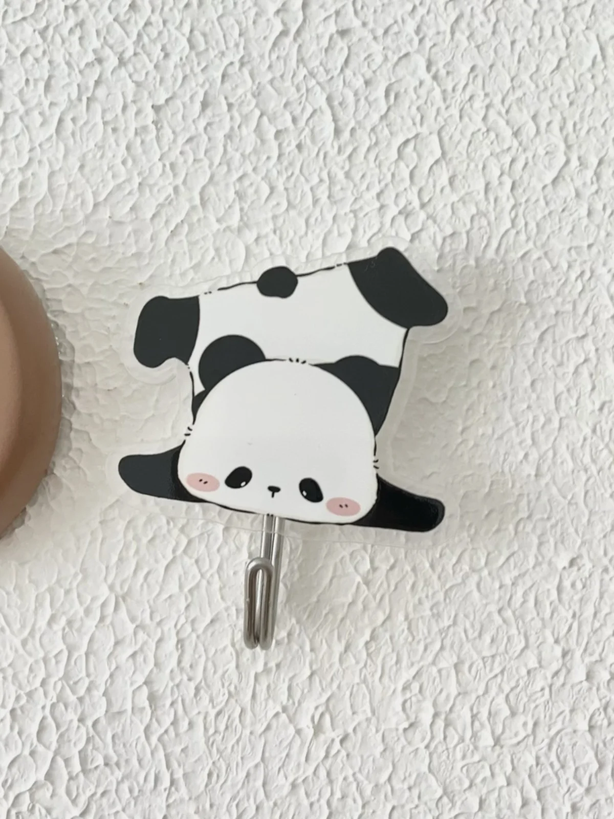 10月・12月・春にぴったりな壁面アイテムは？可愛いアクリルパンダフックが解決する理由