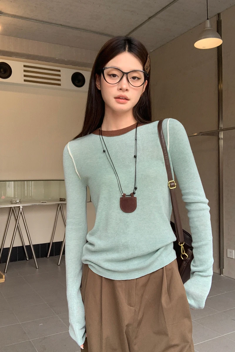 レトロデザインの長袖ニットTシャツ【春用・スリムフィット・高級感あるインナー】