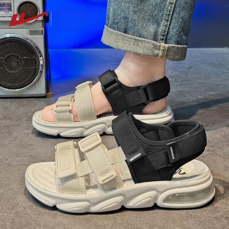 疲れないサンダルを選ぶには？Warriorのエアクッションサンダルが解決する足の負担とは