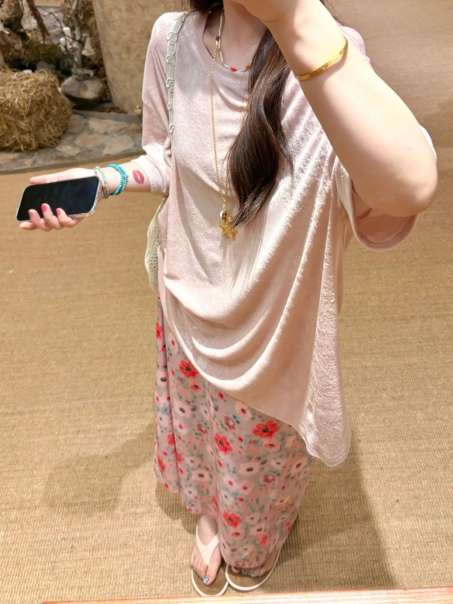 優雅なデザインの半身スカートは夏季通勤やデイリーに最適なフラワープリントスタイル