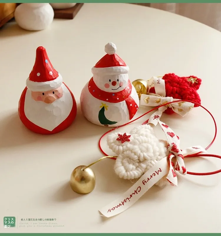 クリスマス サンタクロースと雪だるまとアヒルの木彫り飾り：手作りインテリアの季節感を実現
