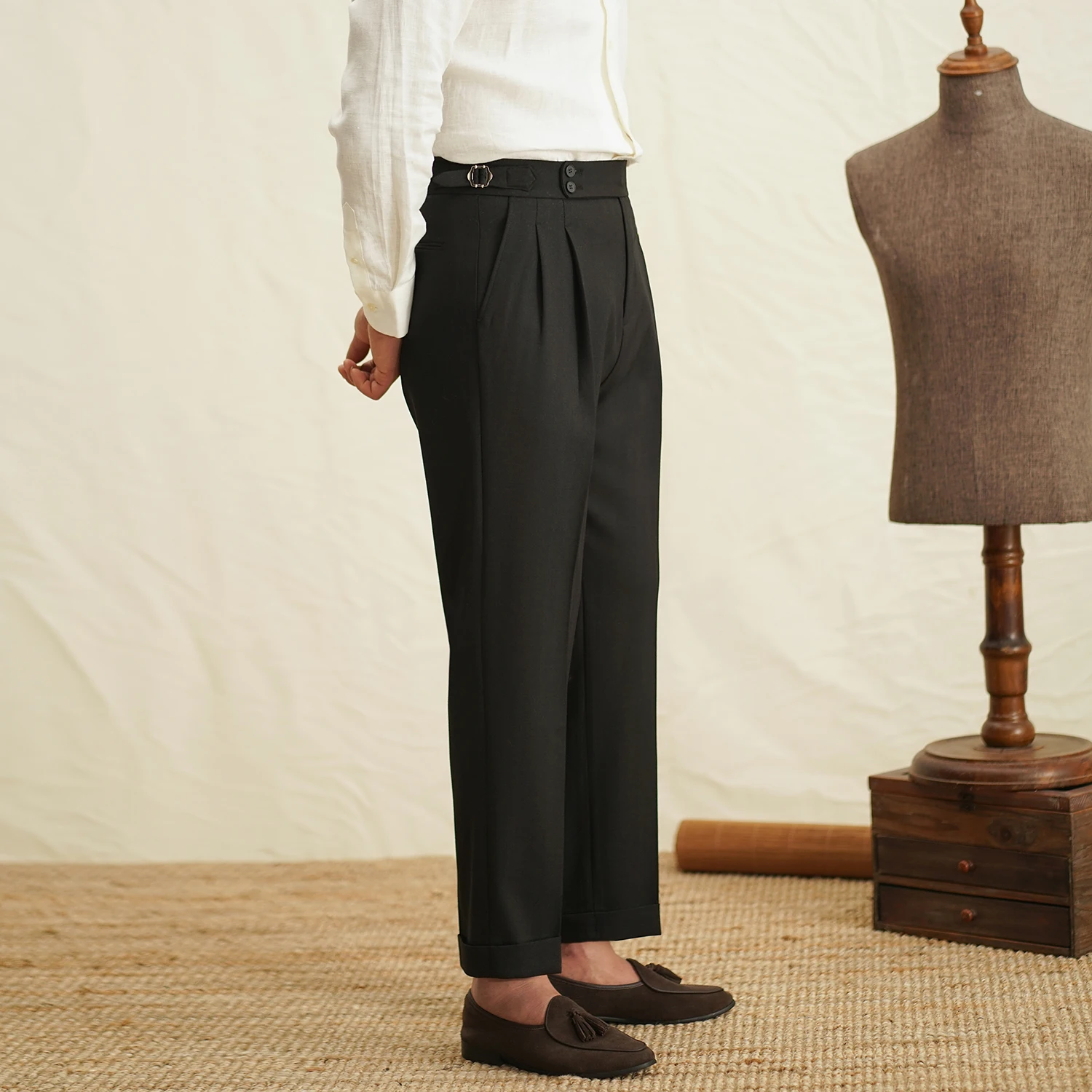 カーキ色のパンツを選ぶときに迷うなら、この1本で解決できる？