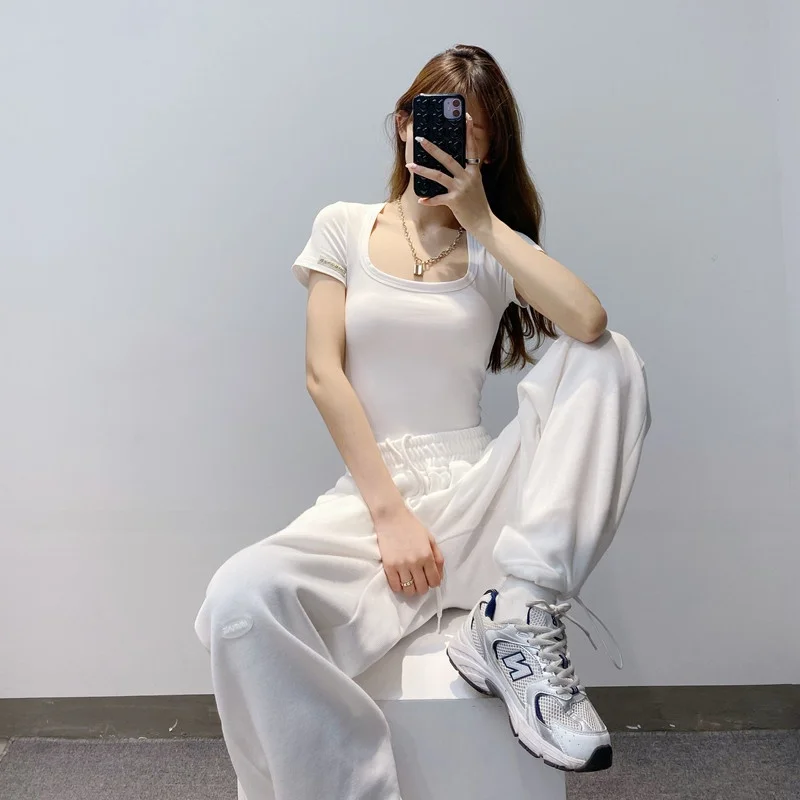 カーゴパンツ コーデ レディースの選び方｜通勤に最適なワイドレッグパンツの徹底解説
