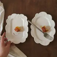 花びらデザインの長方形プレート【寿司・デザート・おしゃれな洋食用】