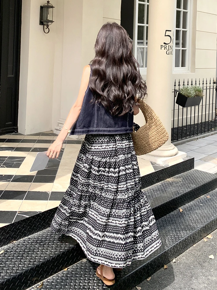 黒デニムと夏のコントラストをどう決める？この1着で解決できるコーデの悩み