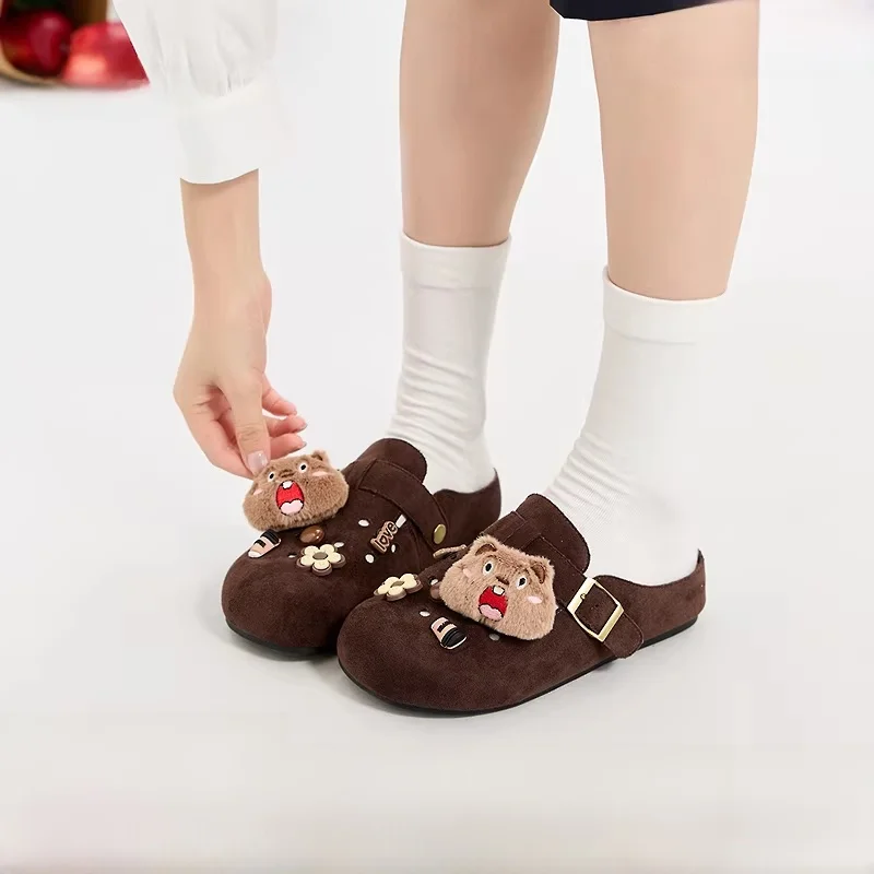 秋のサンダ ルで足元の負担を軽くするには？