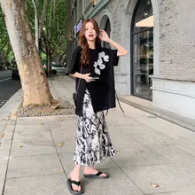 可愛らしいデザインのTシャツとフラワープリントのスカート【夏用・女性・フィット感あり】（セットアップ対応）