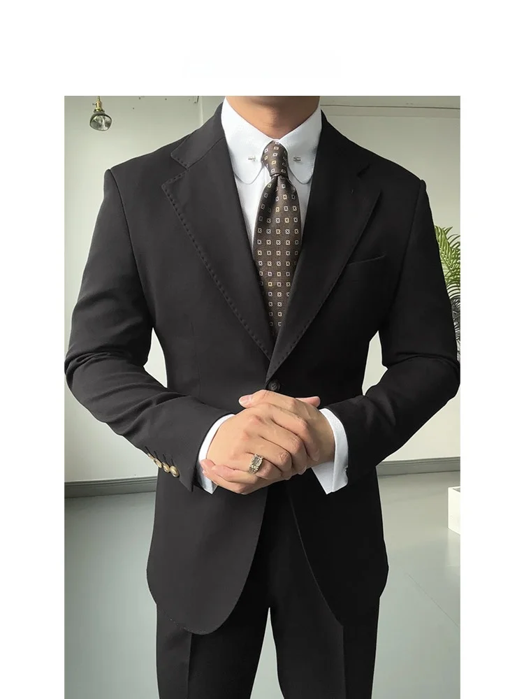 オーダースーツと一般的なスーツの違いは？一万円で買える男性向け贅沢品としての黒いスーツは本当に価値があるのか？