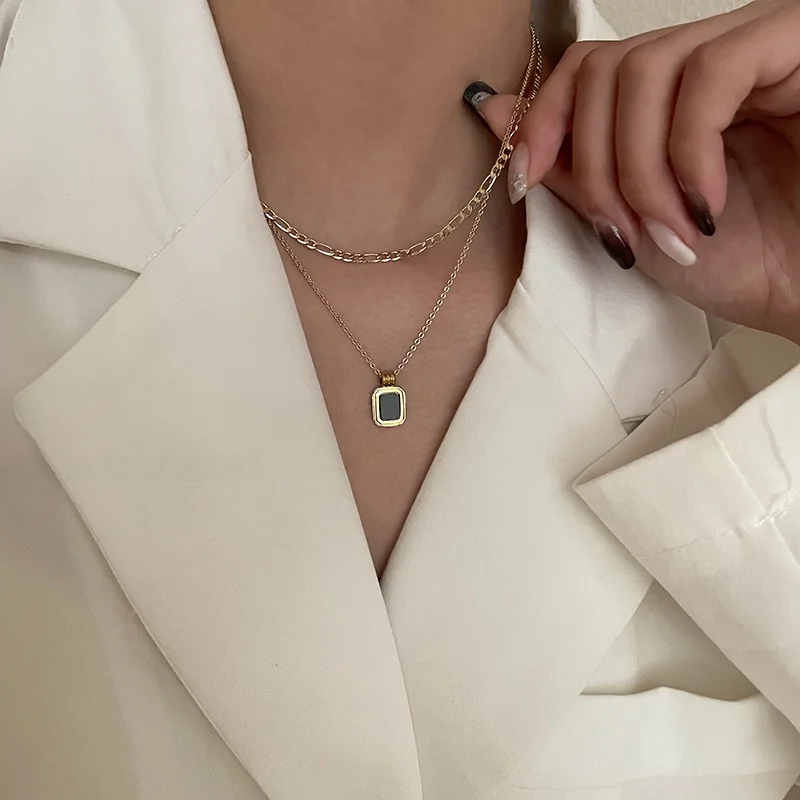 ダブルレイヤー重ね付けネックレス：レトロデザインで鎖骨にフィットする高級感の実現