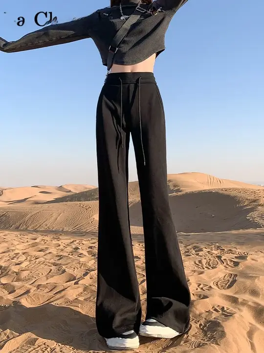 黒のフレアスポーツパンツ【レディース・ハイウエスト・フィット】（セットアップ対応）