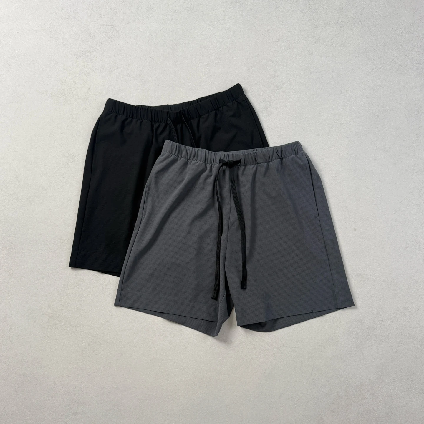 通気性のある涼感カジュアルショートパンツ：夏のライディングパンツ選びにおける機能と実用性のバランス