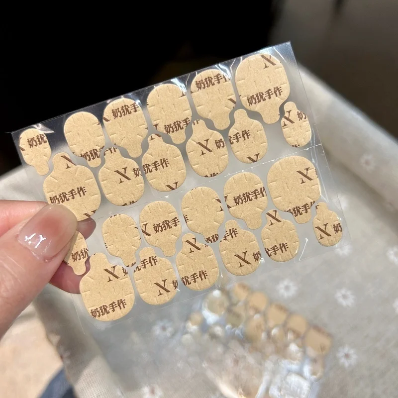 マニキュア キャンメイク に欠かせない「超薄粘着剤」はどれがおすすめ？
