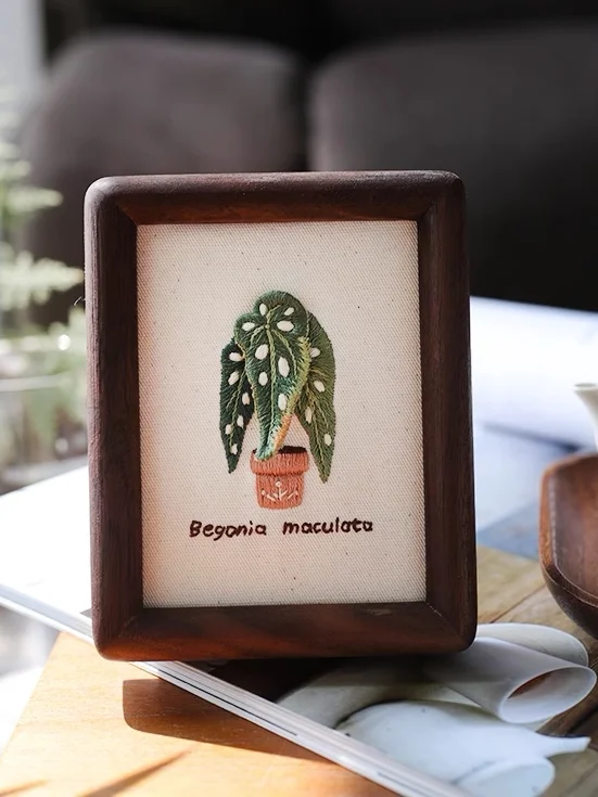 手作り立体刺繍キット【黒胡桃木フレーム・緑植物デザイン】
