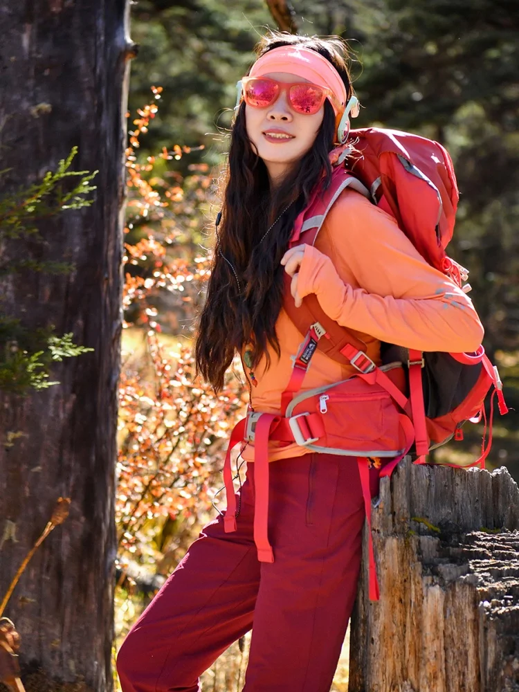 低山登山で汗をかきながら  も快適に過ごすには？長袖Tシャツの選び方を徹底解説
