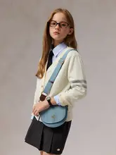 おしゃれなデザイン！女の子用ワンショルダーバッグ【春秋向け・レトロ学院風・バッジ付き】