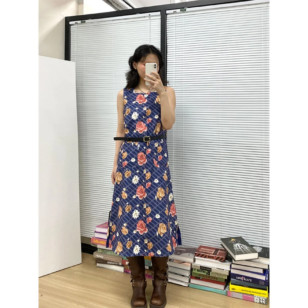 レトロ花柄デザインのサスペンダーワンピース【昭和風】：ビックカラーワンピースの代表的なスタイルとは