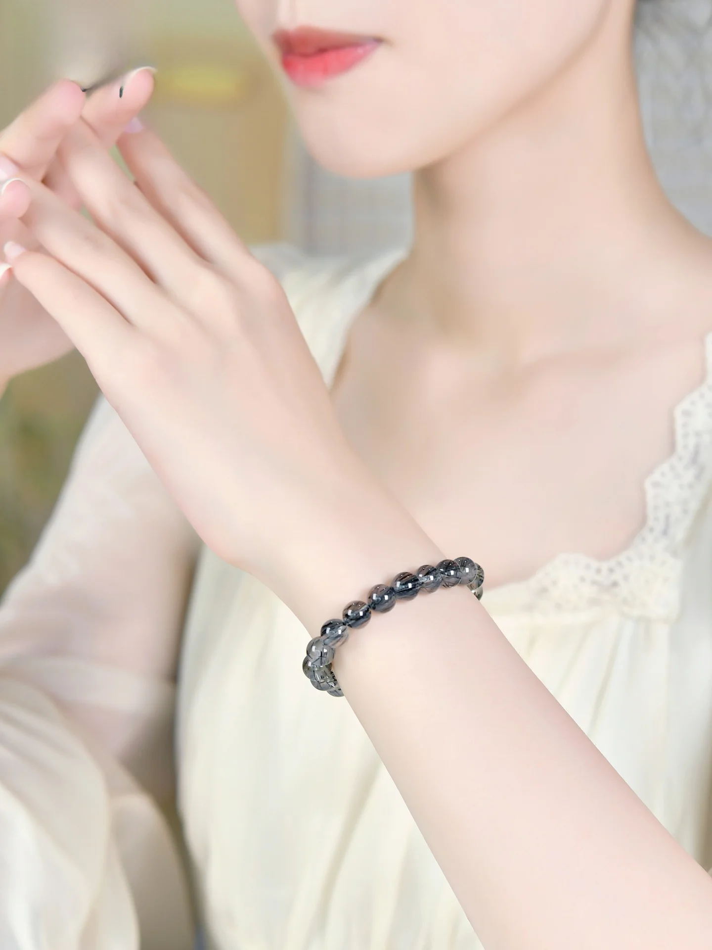 ブラックストーン石とは何か：天然黒髪晶ブレスレットの実  際の特性と使用法