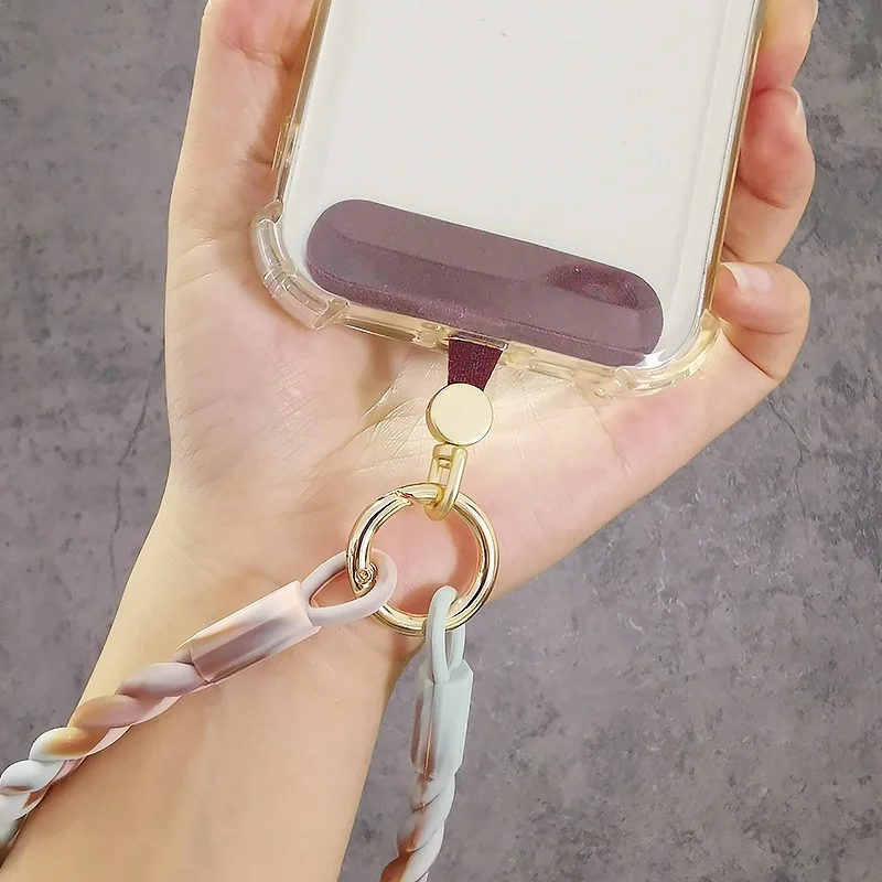 金属製丸いカラビナ付きスマホストラップ：回転機能と防丢設計で日常使いに最適な便利グッズ