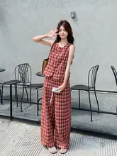 レトロな赤チェックのノースリーブベストとワイドパンツ【夏用・文芸風・スタイリッシュ】（セットアップ対応）