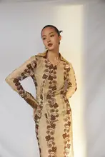 オリジナルデザインの浮彫刺繍 コーデュロイブラウスとスカート（セットアップ対応）