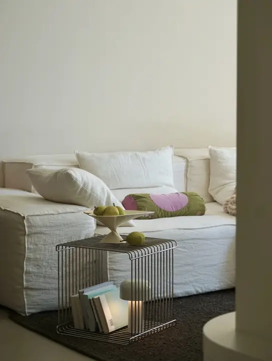 ミニ金属置物ラック【おしゃれなデザイン・ソファサイドテーブル・マガジンラック】