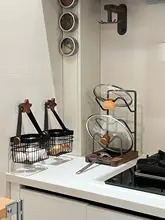白色キッチンデザイン！カウンタートップ用まな板スタンドと吊るしフック・調味料収納バスケット（セットアップ対応）