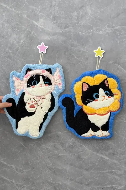 かわいい黒猫の珊瑚フリースハンドタオル【大判・超吸水・掛けられるタイプ】