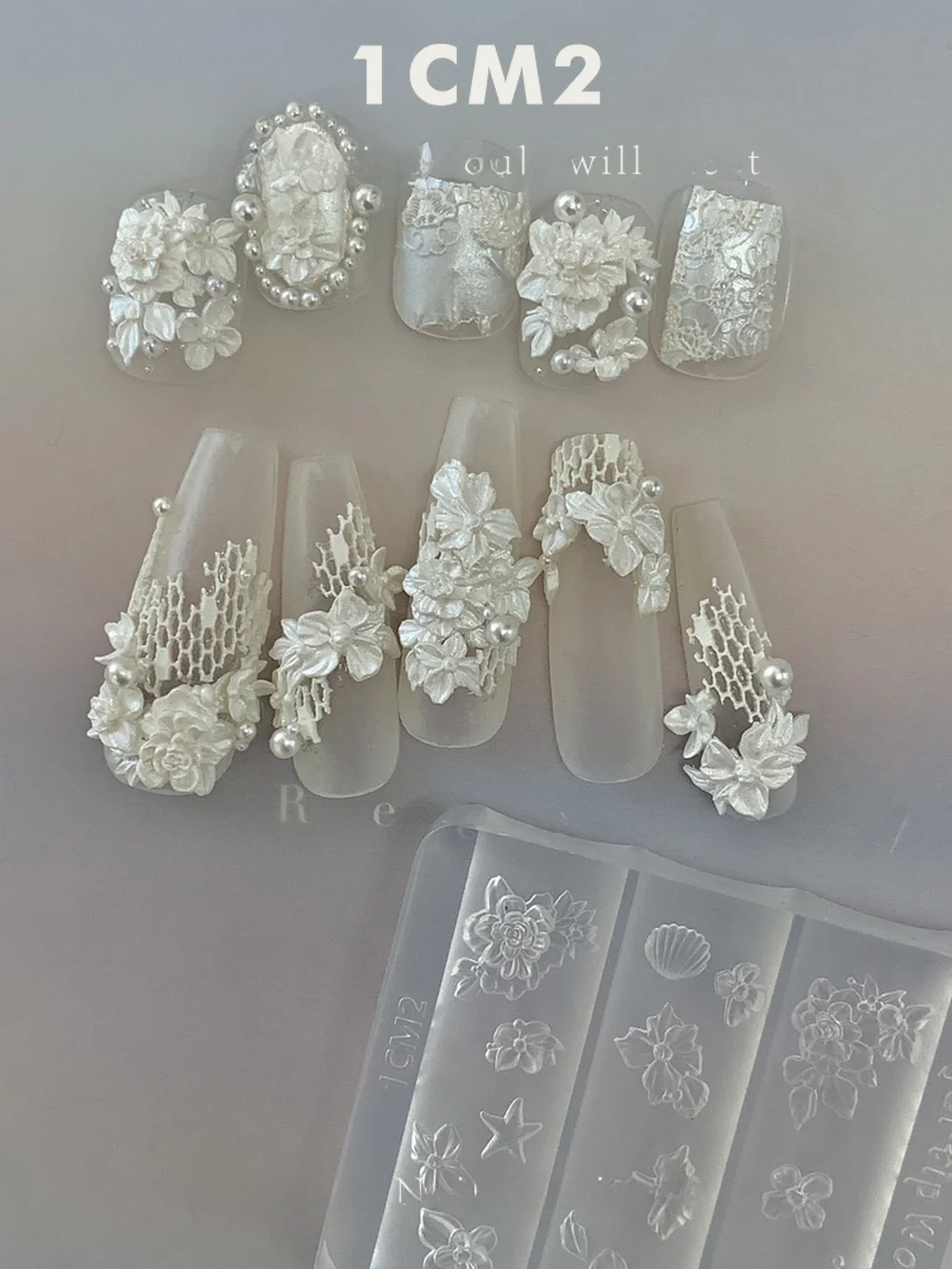 3Dボリューミンググロスとは？実は、ネイルアートの「立体小花」が解決する美しさの秘密とは？