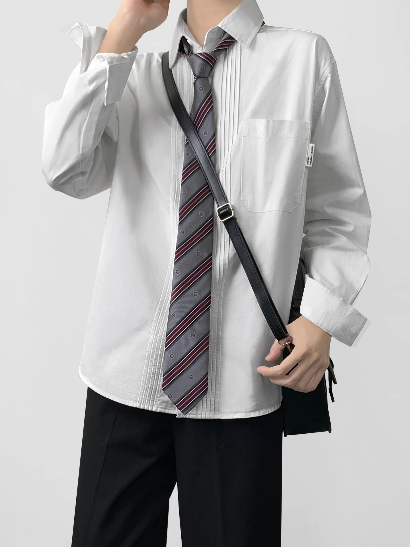 白色長袖シャツ：学生向け中古風ネクタイ対応の日常着用法