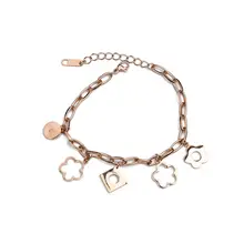 華やかさを演出する！オープンフラワーデザインのブレスレット【チタン製・ローズゴールド仕上げ・カジュアルアクセサリー】