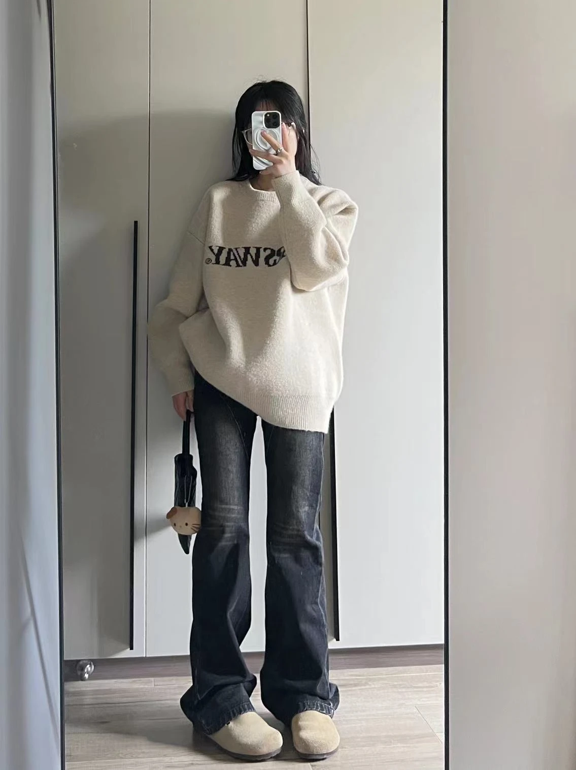 カーゴパンツ コーデ レディース 完全ガイド｜ハイウエストデニムで通勤もカフェも自然に溶け込む