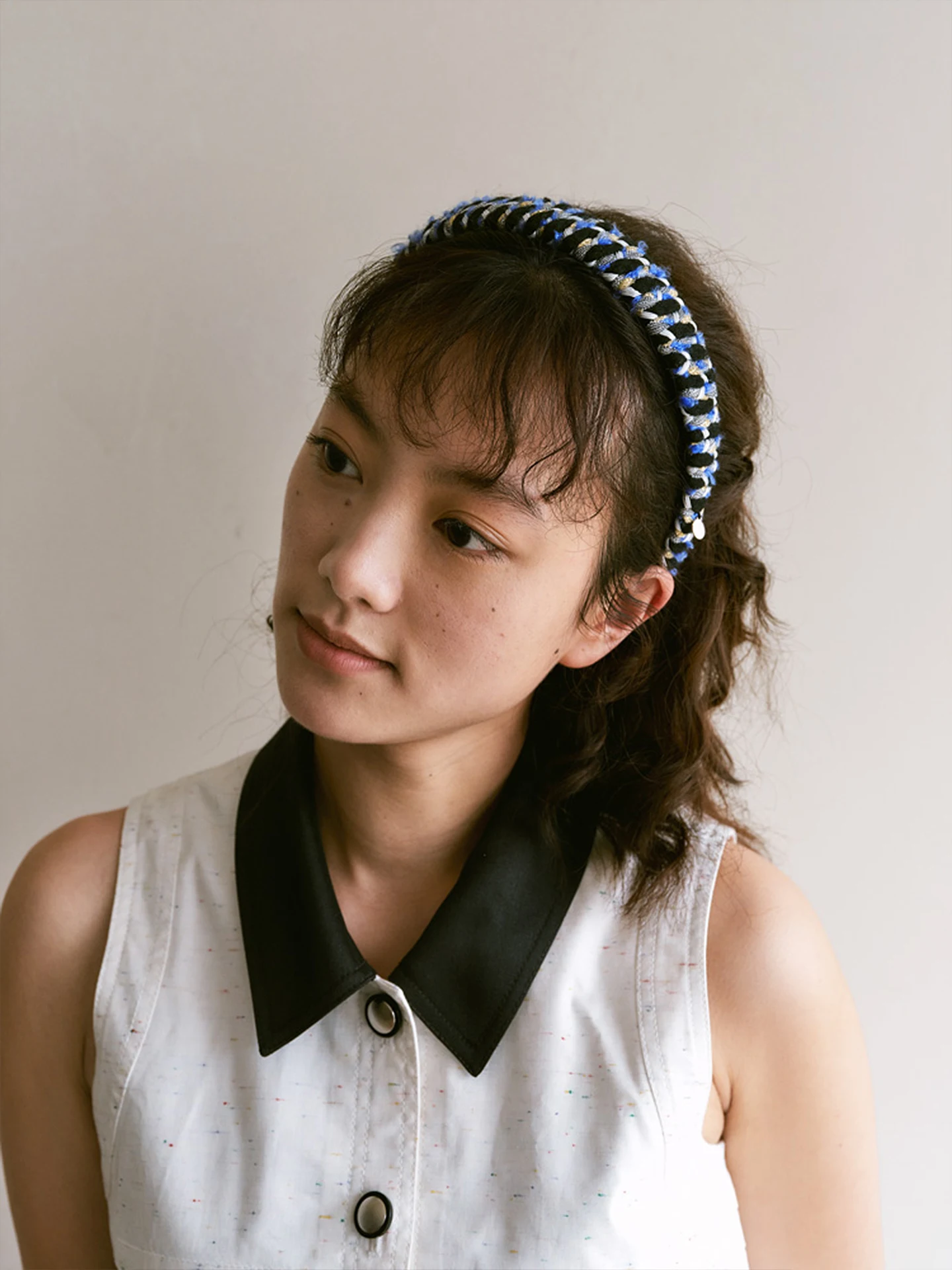 お宮参りにぴったりのヘアバンドはどれ？サテン素材のチェス柄がおすすめの理由