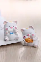 招き猫とかわいい小豚の置物【癒し系・デスク装飾用】